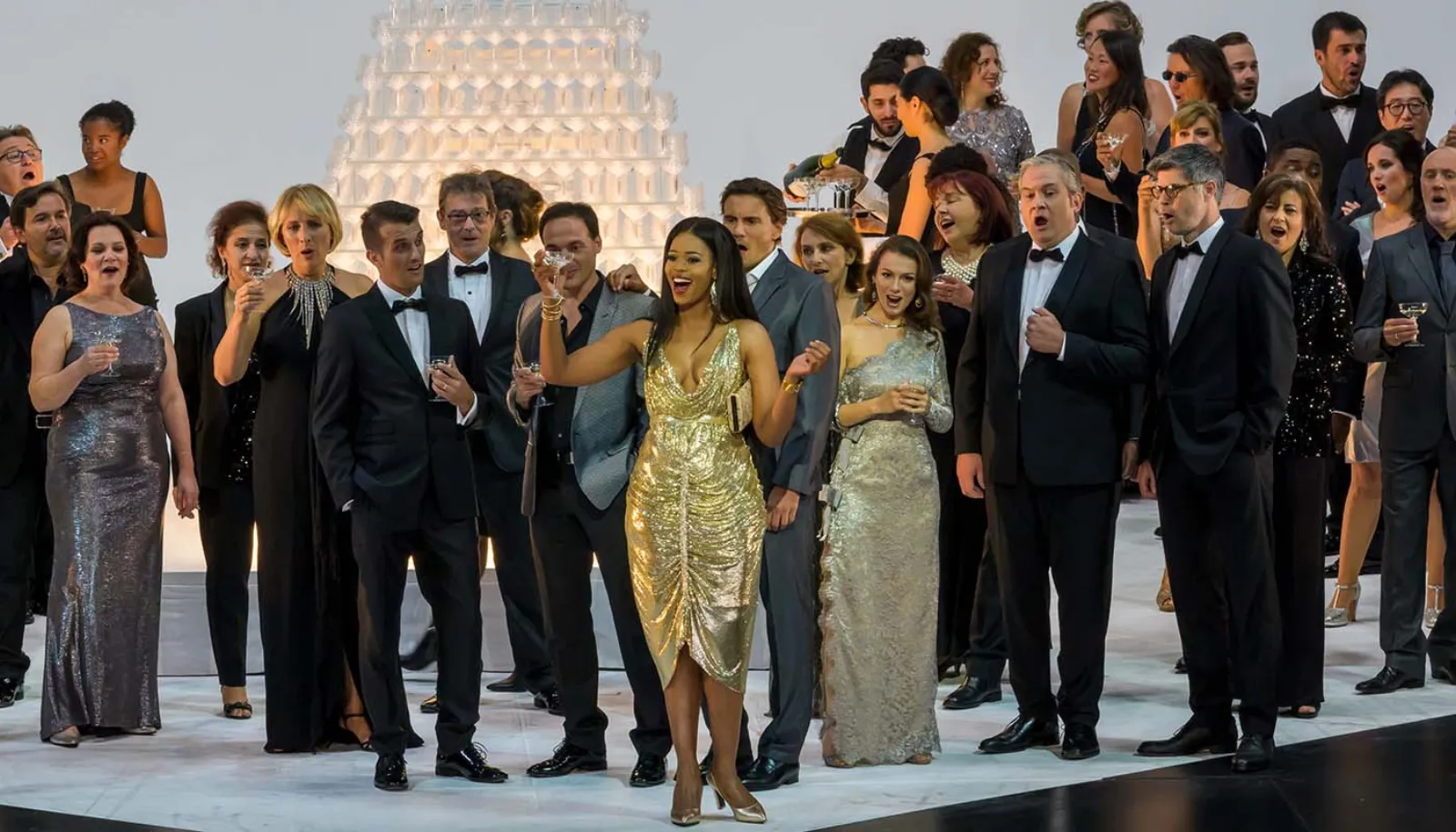   „Traviata” w cyklu “Wieczór z operą” w KinoGram